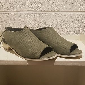 Brand New Journee Collection Sandal - Size 7